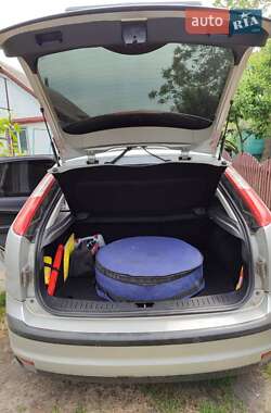 Хэтчбек Ford Focus 2005 в 