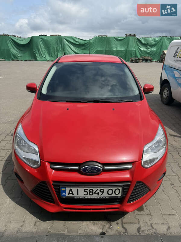 Хэтчбек Ford Focus 2013 в 