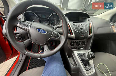 Хэтчбек Ford Focus 2013 в 
