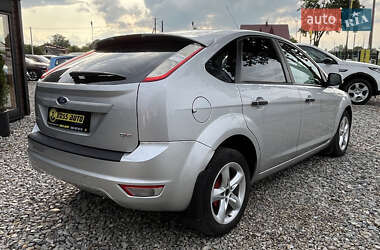 Хэтчбек Ford Focus 2011 в 