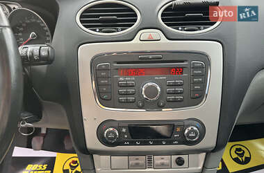 Хэтчбек Ford Focus 2011 в 