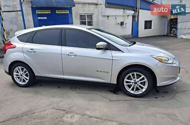 Хэтчбек Ford Focus 2013 в 