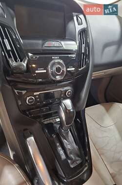 Хэтчбек Ford Focus 2013 в 