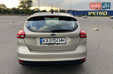Хэтчбек Ford Focus 2015 в 
