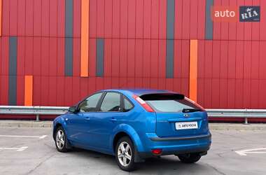 Хэтчбек Ford Focus 2005 в 