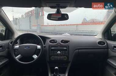 Хэтчбек Ford Focus 2005 в 