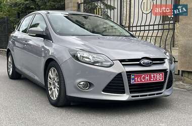 Хэтчбек Ford Focus 2012 в 