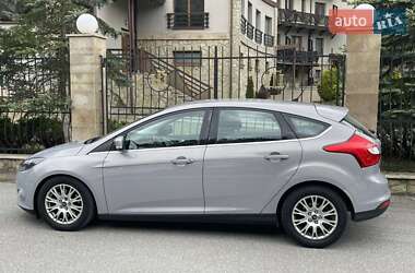 Хэтчбек Ford Focus 2012 в 