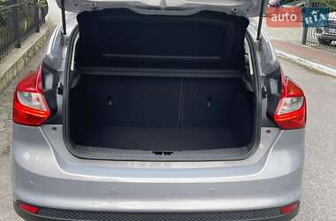 Хэтчбек Ford Focus 2012 в 
