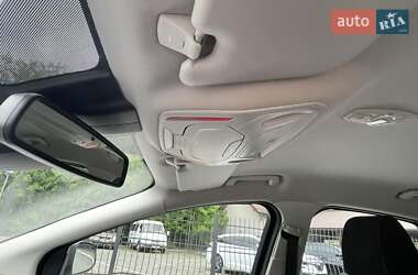 Хэтчбек Ford Focus 2012 в 
