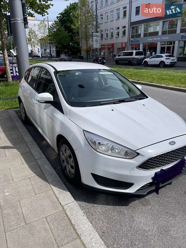 Хэтчбек Ford Focus 2015 в 