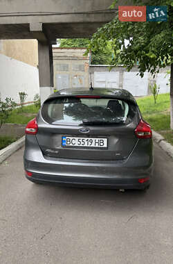 Хэтчбек Ford Focus 2015 в 