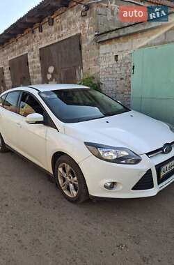 Хэтчбек Ford Focus 2013 в 