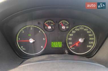 Хэтчбек Ford Focus 2005 в 