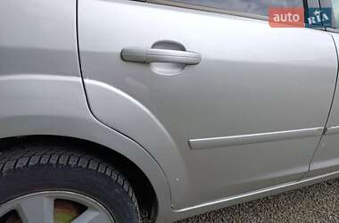 Хэтчбек Ford Focus 2007 в 