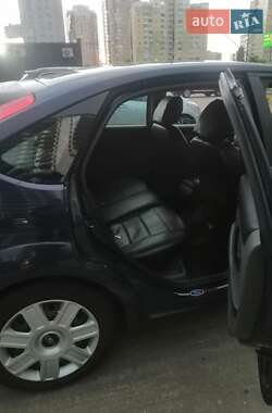 Хэтчбек Ford Focus 2011 в 