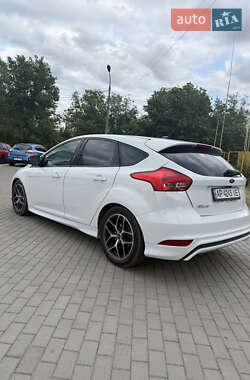 Хэтчбек Ford Focus 2015 в 