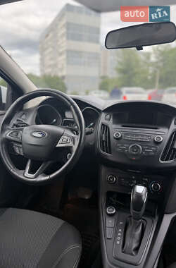 Хэтчбек Ford Focus 2015 в 