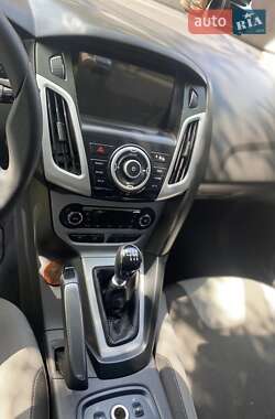 Хэтчбек Ford Focus 2013 в 