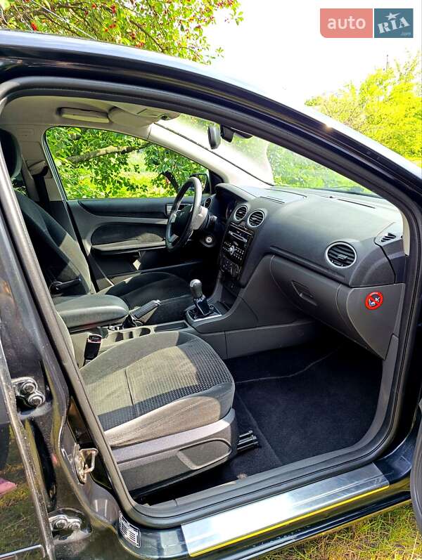 Седан Ford Focus 2006 в Знаменке