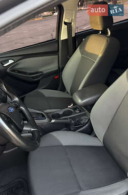 Хэтчбек Ford Focus 2011 в 