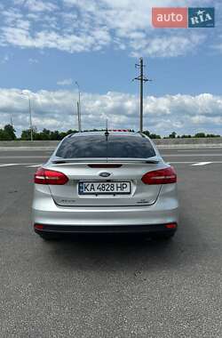 Седан Ford Focus 2015 в 