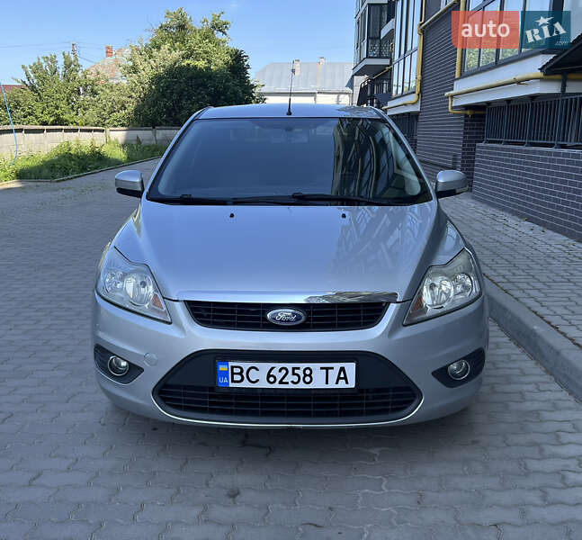 Седан Ford Focus 2010 в Жовкве