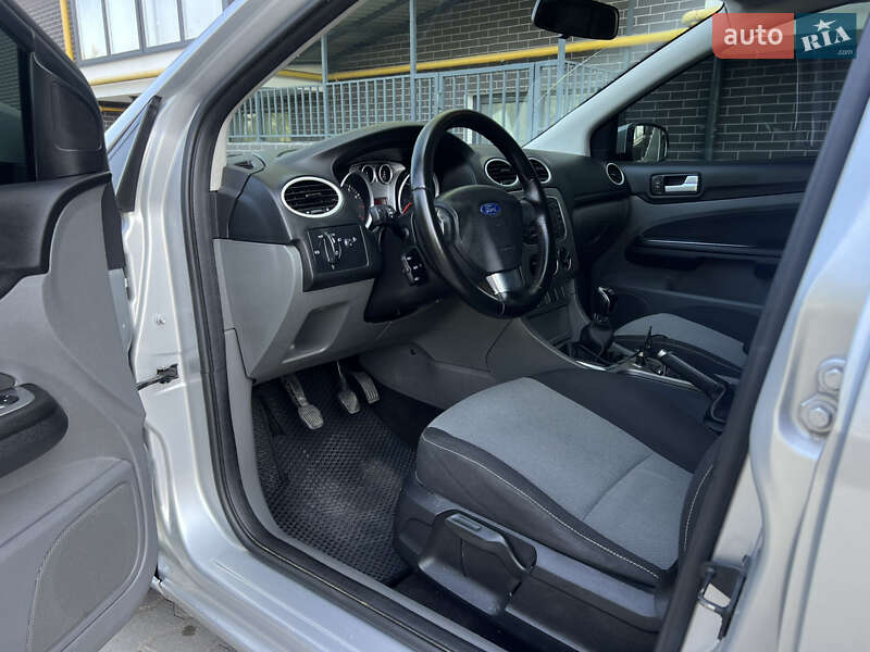 Седан Ford Focus 2010 в Жовкве