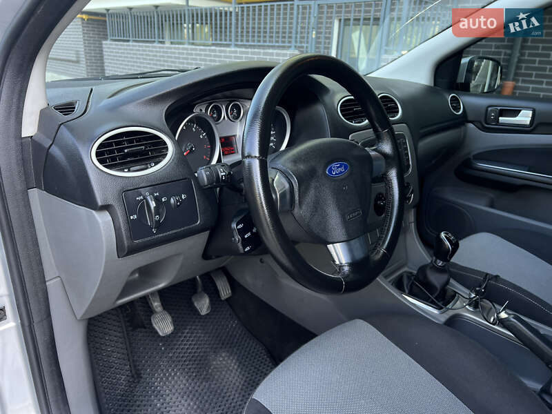 Седан Ford Focus 2010 в Жовкве