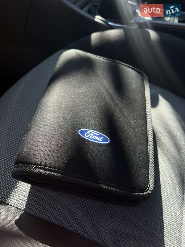 Седан Ford Focus 2010 в Жовкве