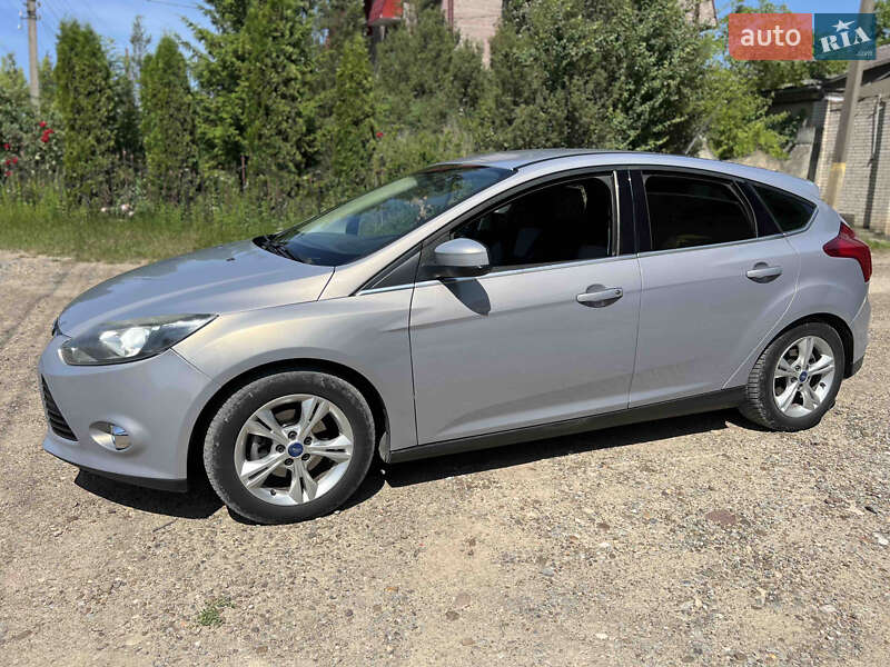 Хэтчбек Ford Focus 2013 в 