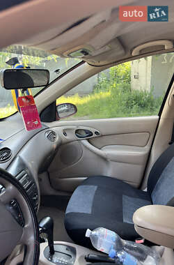 Седан Ford Focus 2000 в 