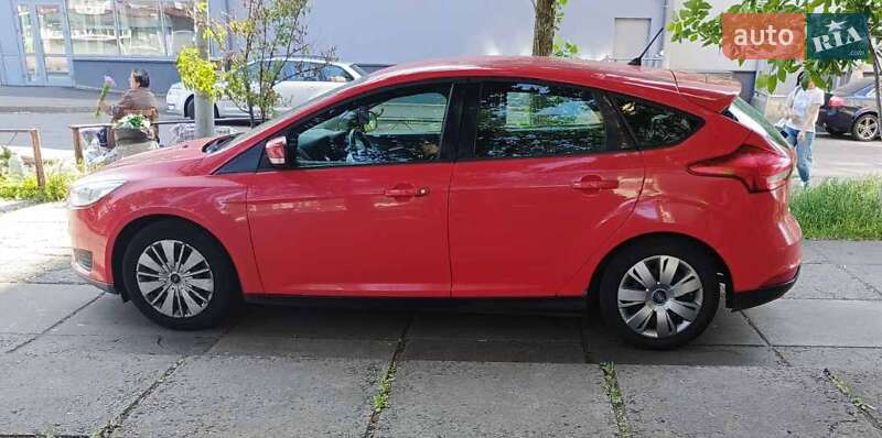 Хэтчбек Ford Focus 2017 в 