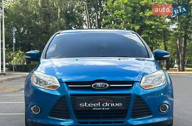 Хэтчбек Ford Focus 2014 в 