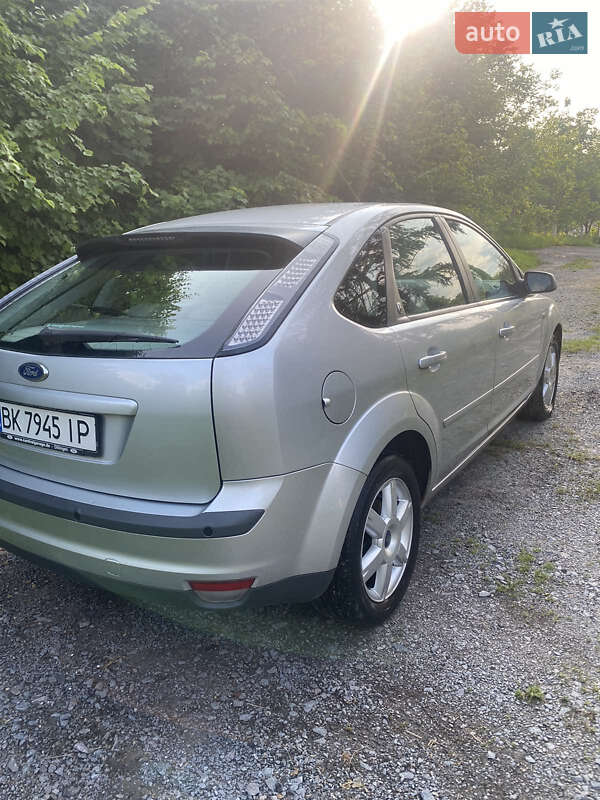 Хэтчбек Ford Focus 2006 в Ровно