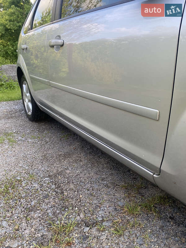 Хэтчбек Ford Focus 2006 в Ровно