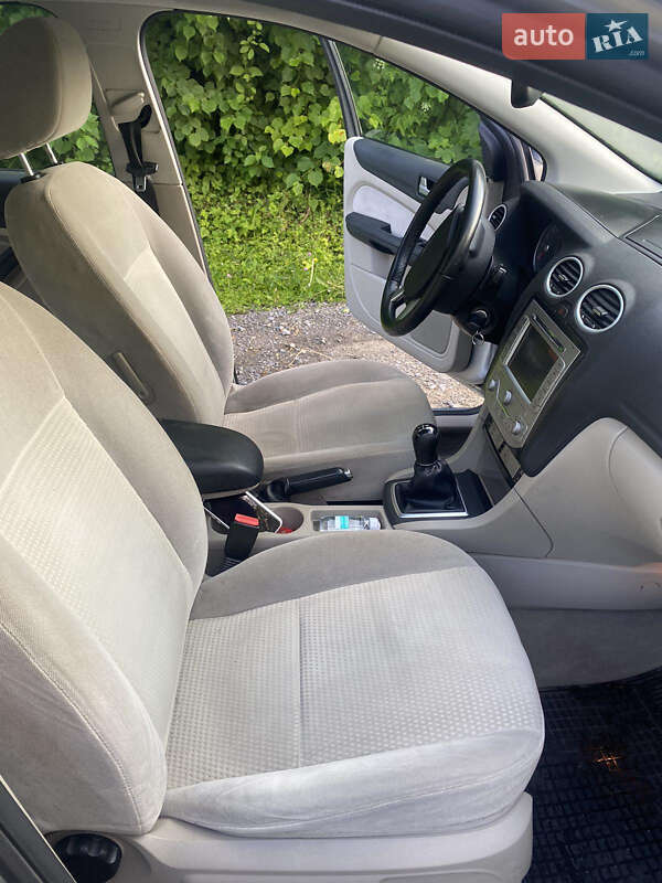 Хэтчбек Ford Focus 2006 в Ровно