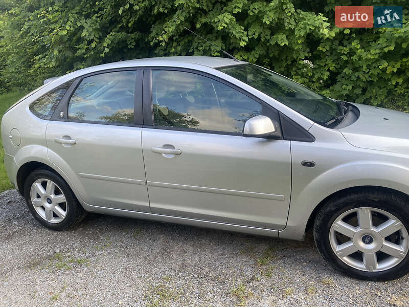Хэтчбек Ford Focus 2006 в Ровно