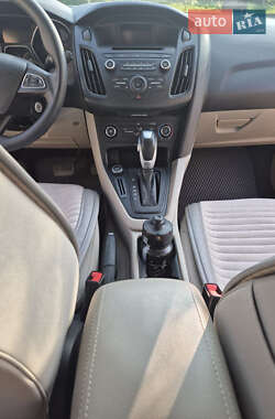 Хэтчбек Ford Focus 2015 в 