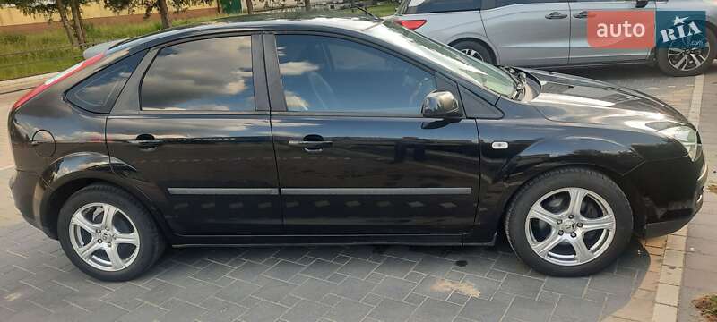 Хэтчбек Ford Focus 2006 в Ровно