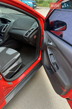 Хэтчбек Ford Focus 2013 в 