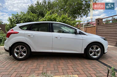 Хэтчбек Ford Focus 2012 в 