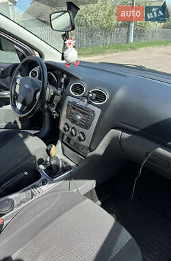 Седан Ford Focus 2010 в 