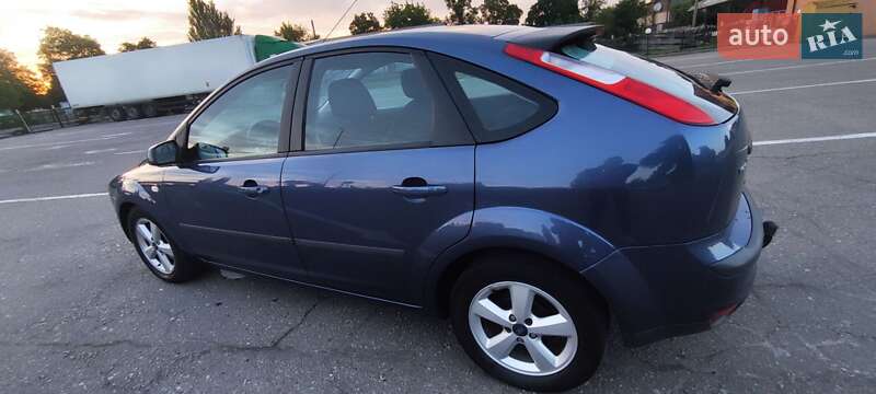 Хэтчбек Ford Focus 2005 в Первомайске