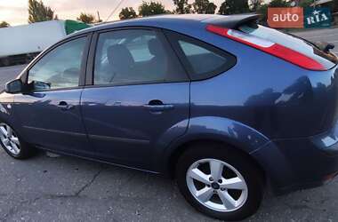 Хэтчбек Ford Focus 2005 в 