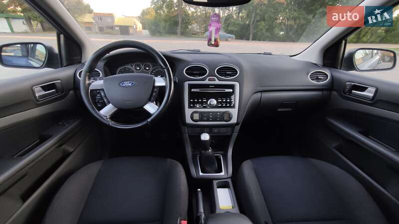 Хэтчбек Ford Focus 2005 в Первомайске