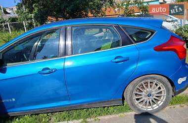 Хэтчбек Ford Focus 2012 в 