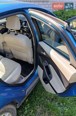Хэтчбек Ford Focus 2012 в 