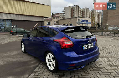Хэтчбек Ford Focus 2013 в 