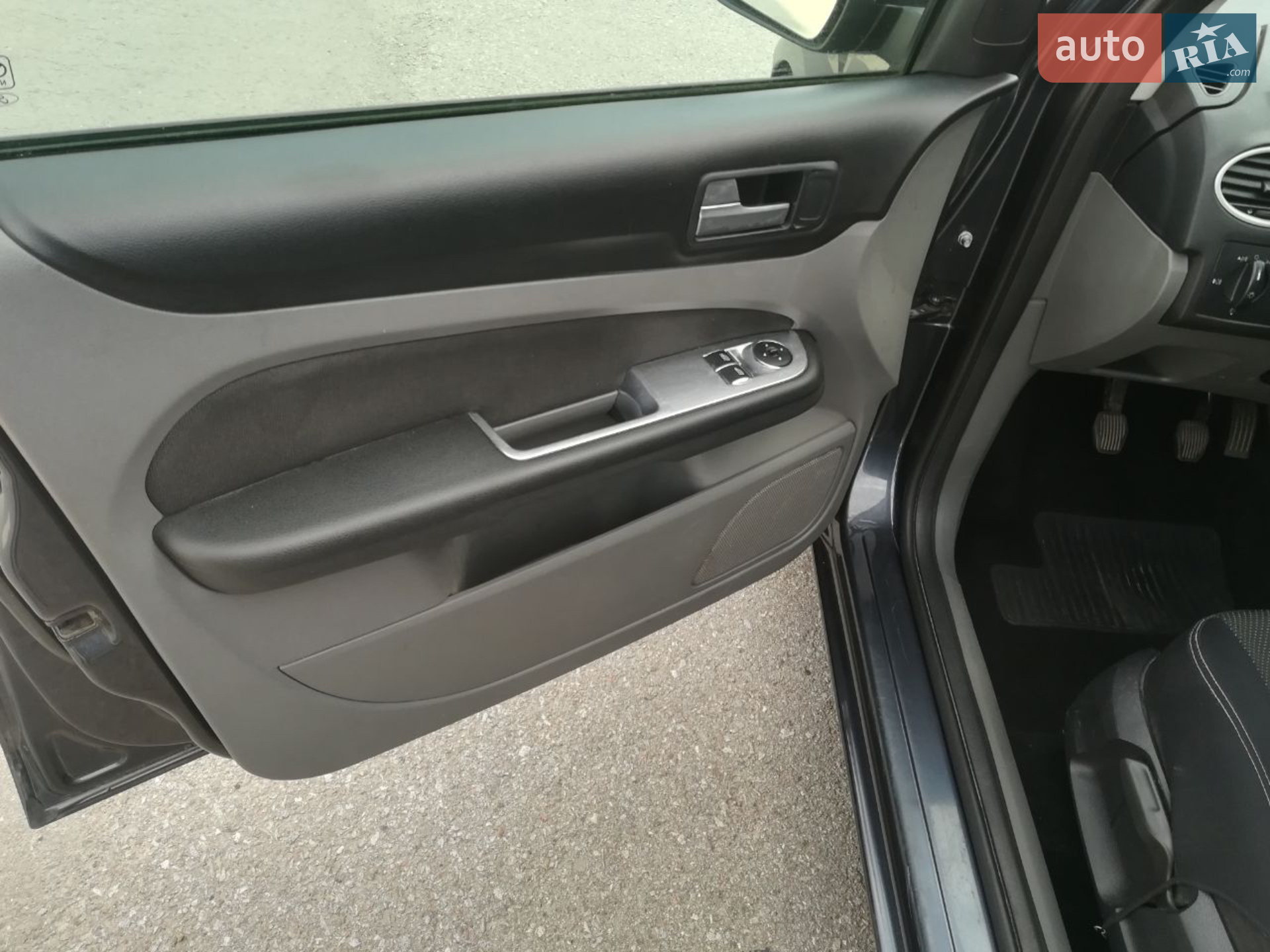 2010 Ford Focus - мініатюра 11